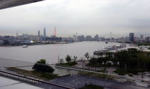 中国上海・世博会場から見た黄浦江